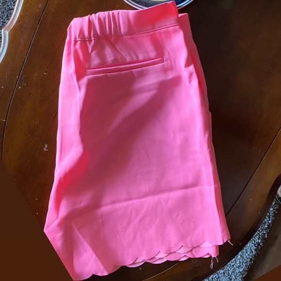 Pink scalloped Bermuda shorts - Picture 3 of 4